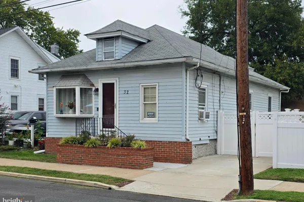 32 3RD AVE