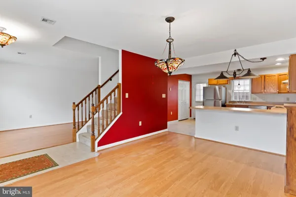 211 SADDLE RIDGE DR