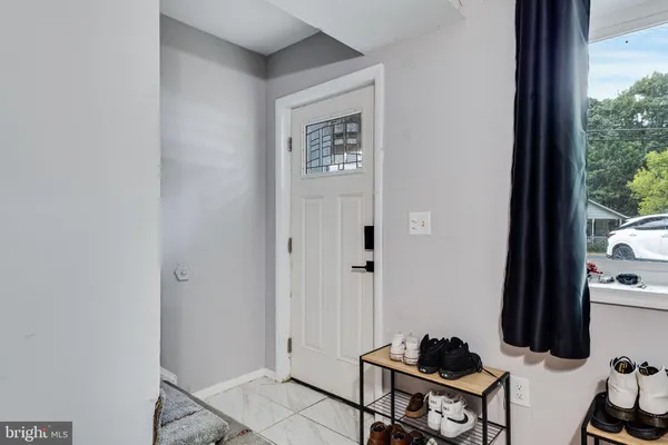 928 GOLDEN W WAY