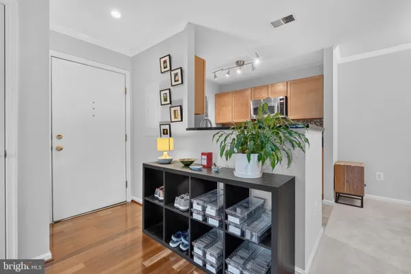 2050 N CALVERT ST 404