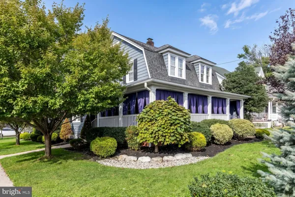 160 W HOLLY AVE
