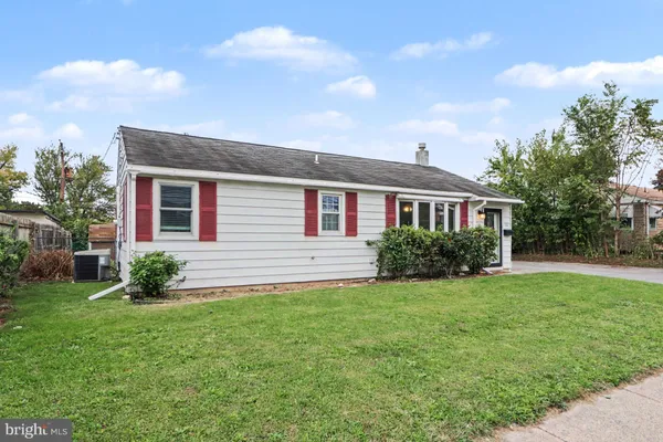 532 N ENOLA DR