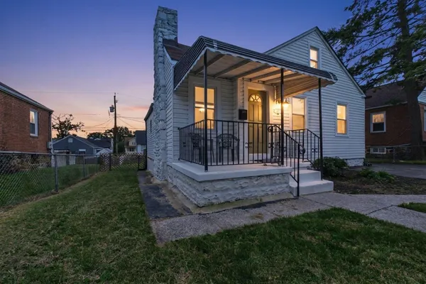 2709 OAKLEY AVE