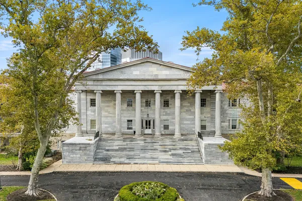 1 ACADEMY CIR 221