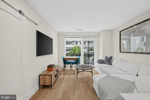 37 L ST 401