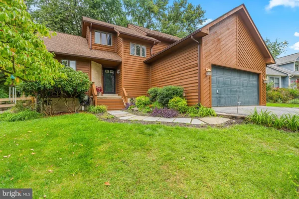 10390 FOX MEADOW CIR