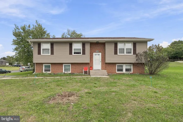 1695 DOUGLAS DR