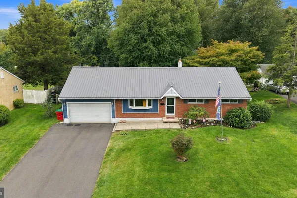 523 SHERWOOD LN