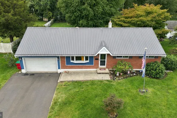 523 SHERWOOD LN