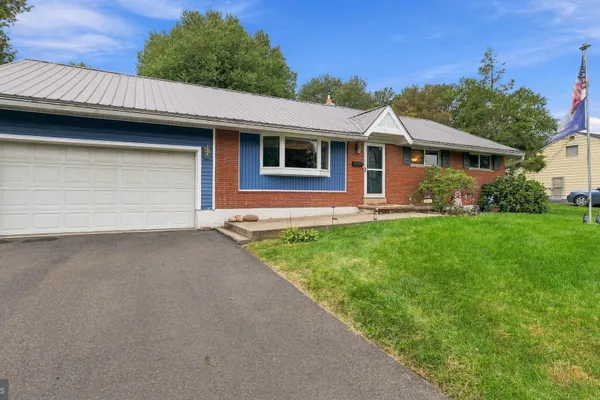523 SHERWOOD LN