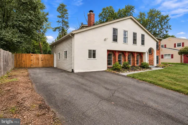 653 PEMBERTON CT