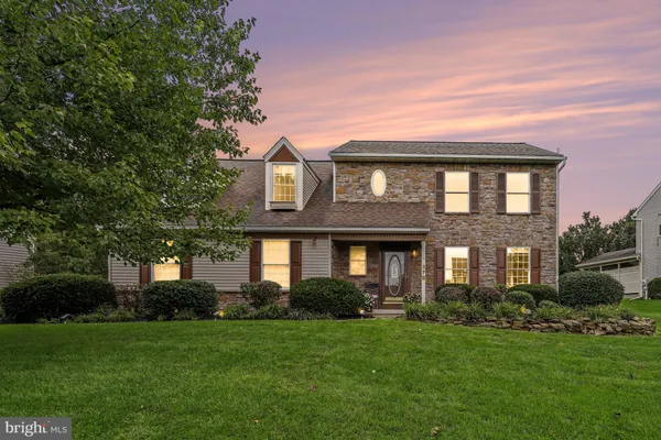 378 SQUIRE LN