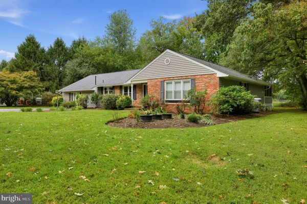 225 HICKORY RIDGE DR
