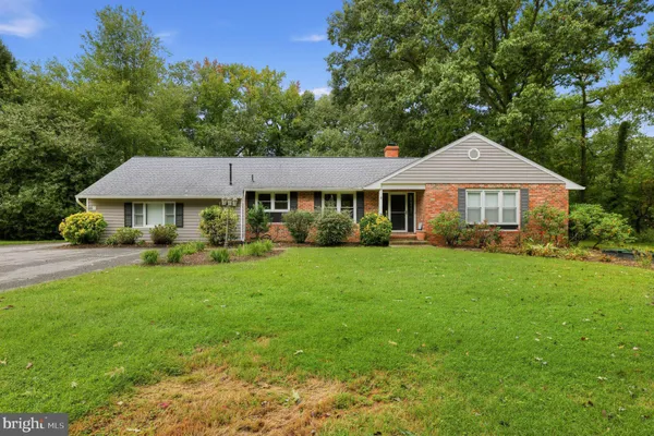 225 HICKORY RIDGE DR