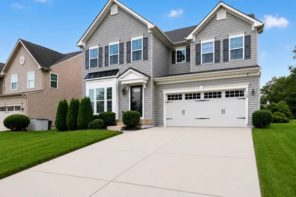 728 FALCON LN