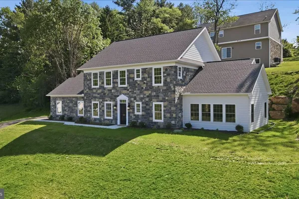 130 WOODBRIAR DR