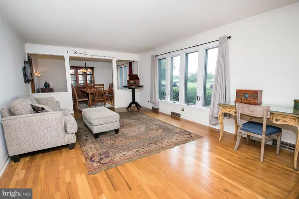 136 ELLISDALE RD