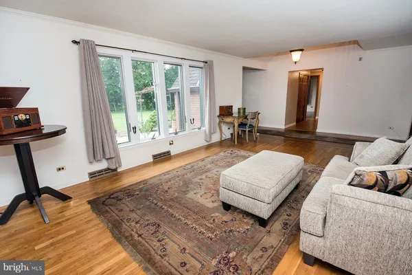 136 ELLISDALE RD