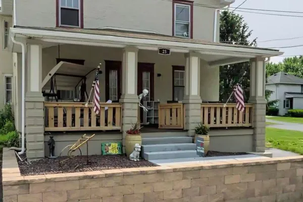 25 W MAIN ST
