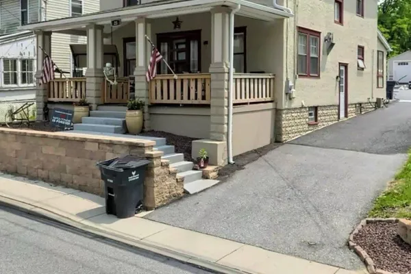 25 W MAIN ST