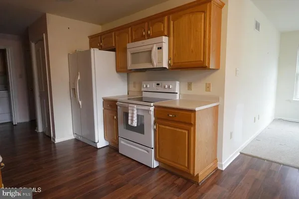 11 DEERFIELD DR