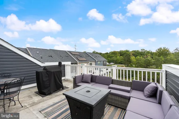 1333 HAWK HOLLOW DR