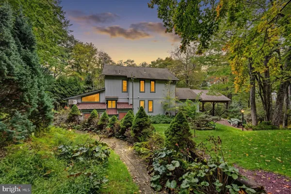 14 HAZLEWOOD DR