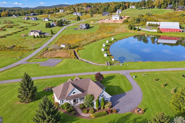 64 POND CT
