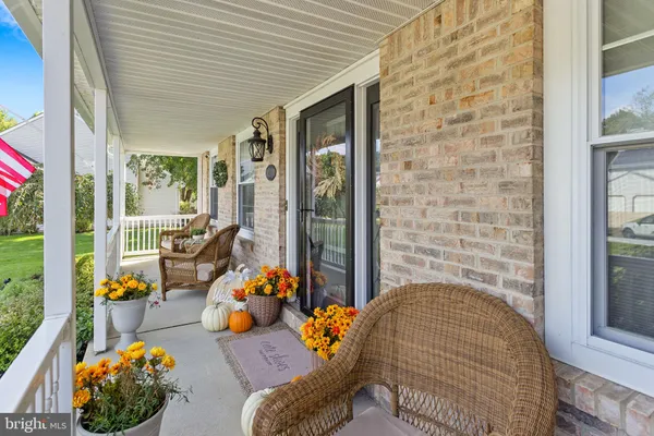 24 MEADOW LN