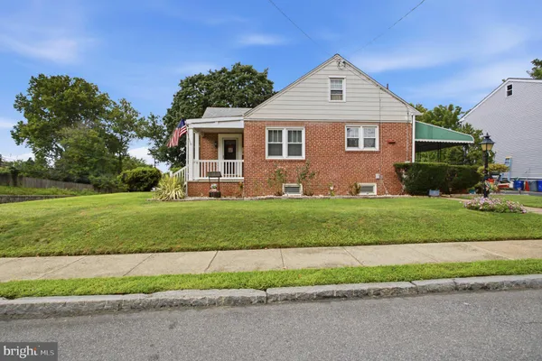 2 MYRTLE AVE