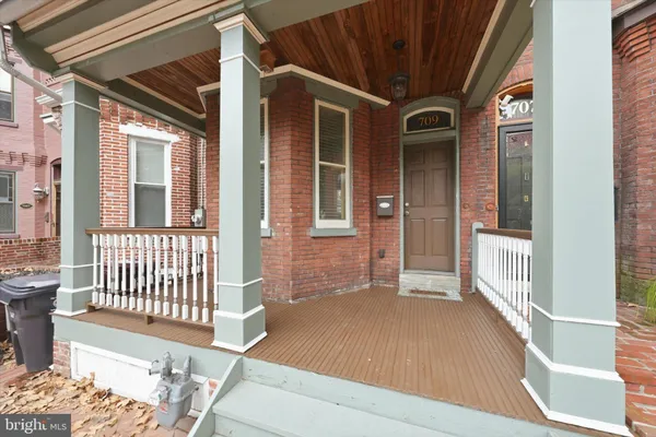709 W 10TH ST