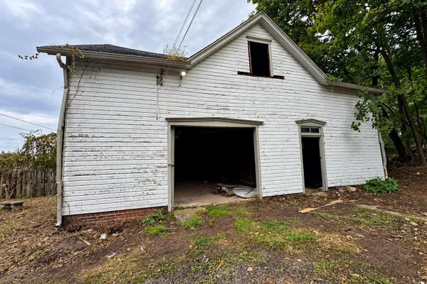 525 GRAND AVE