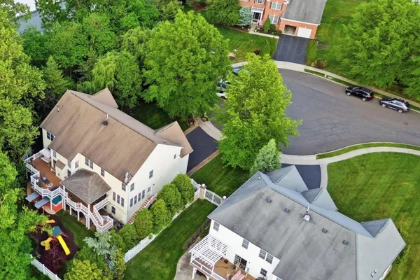 2780 HONEYSUCKLE LN