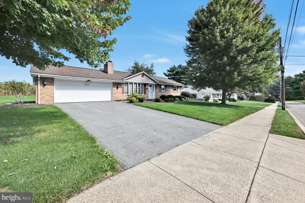 313 PARKVIEW DR