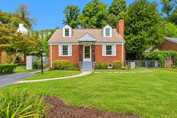 403 WILLIAMSBURG DR