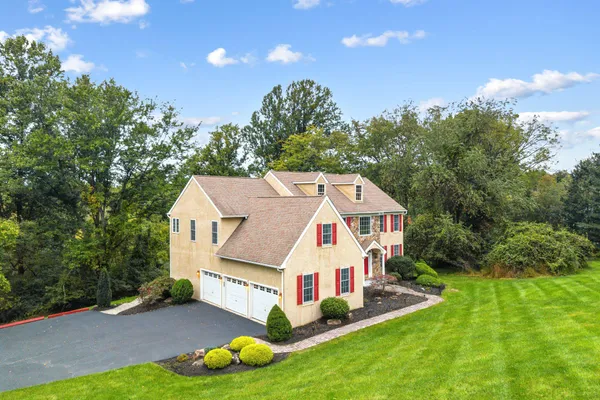 904 VICTORIA CT