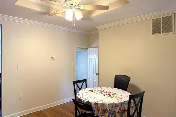 1025 W FAYETTE ST
