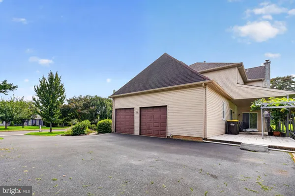 102 TROTTER LN