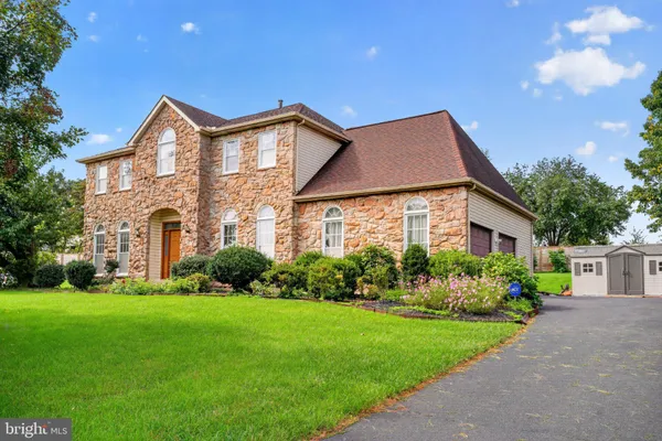 102 TROTTER LN