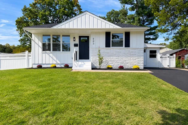 203 N CUMMINGS AVE