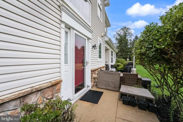 30 DELRAY LN