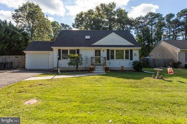 37 MERMAID DR