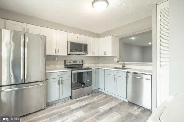 129 VILLA KNOLL CT