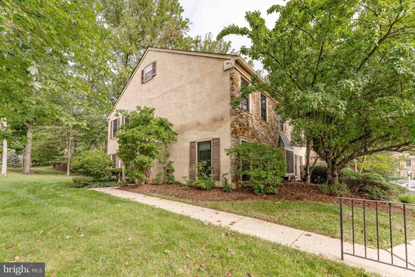1201 WEATHERSTONE DR 1201