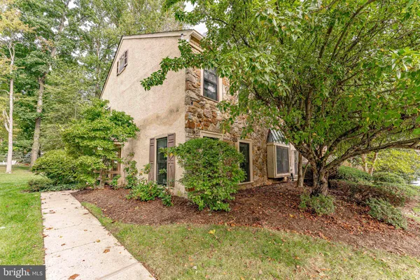 1201 WEATHERSTONE DR 1201