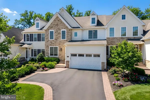 1970 CARRIAGE KNOLL DR