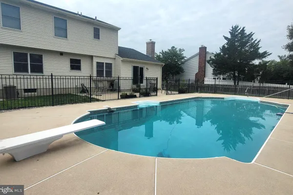 49 DOGWOOD AVE