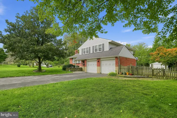 1901 LONGCOME DR