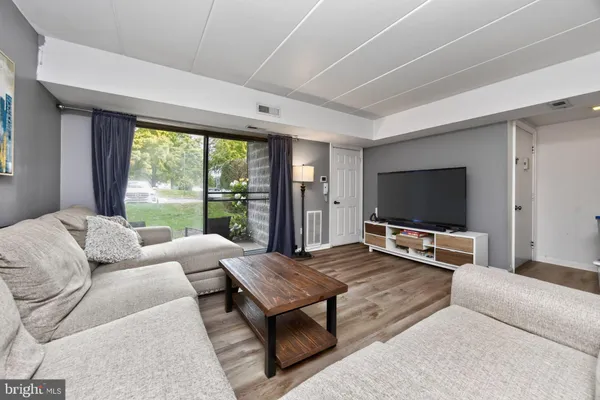 267 E VILLAGE RD