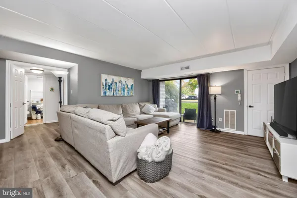 267 E VILLAGE RD